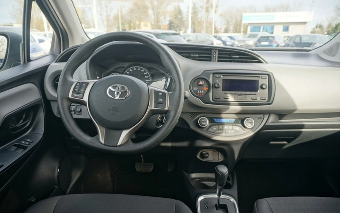 Toyota Yaris cena 48400 przebieg: 99445, rok produkcji 2019 z Knurów małe 529